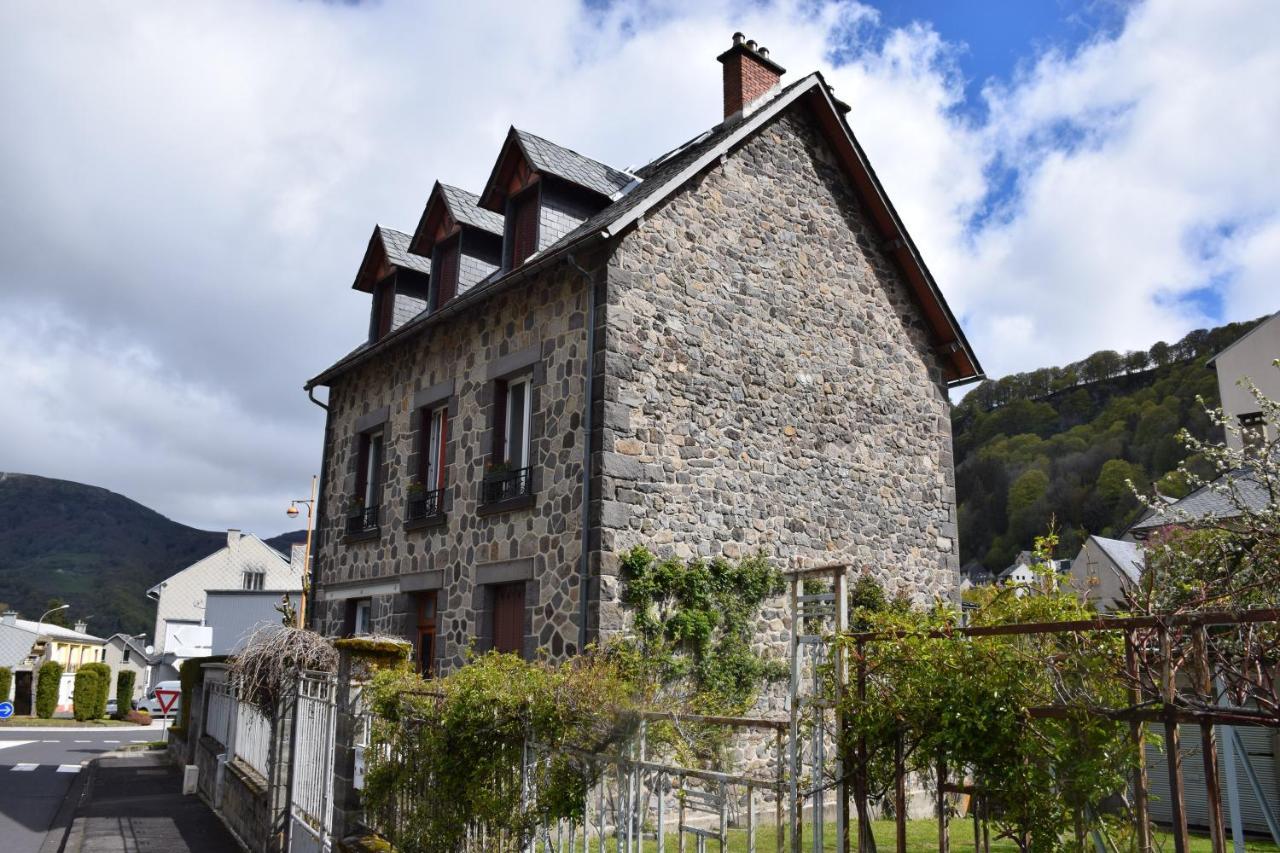 Petit Duplex De Charme Sous Les Toits Du Mont-Dore المظهر الخارجي الصورة